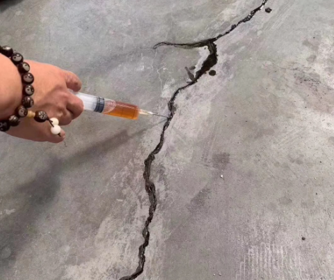 月湖混凝土裂缝修补技术详解​
