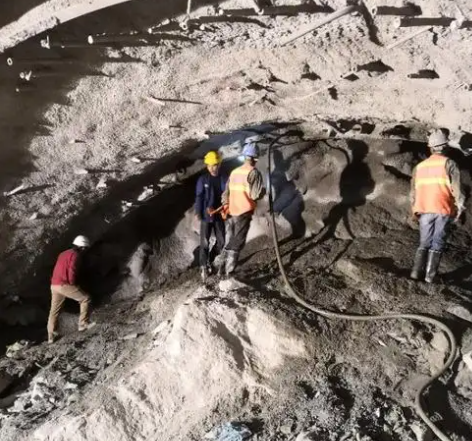 月湖拱顶带模注浆料的施工流程及注意事项